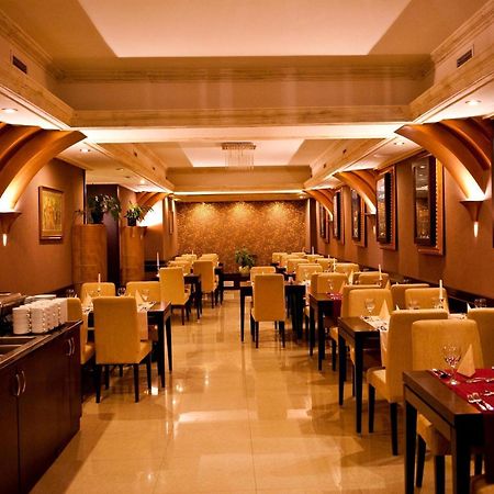 Hotel Aurum ไฮจ์ดุสโซบอสโล ภายนอก รูปภาพ