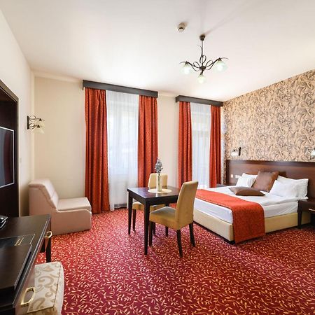 Hotel Aurum ไฮจ์ดุสโซบอสโล ภายนอก รูปภาพ