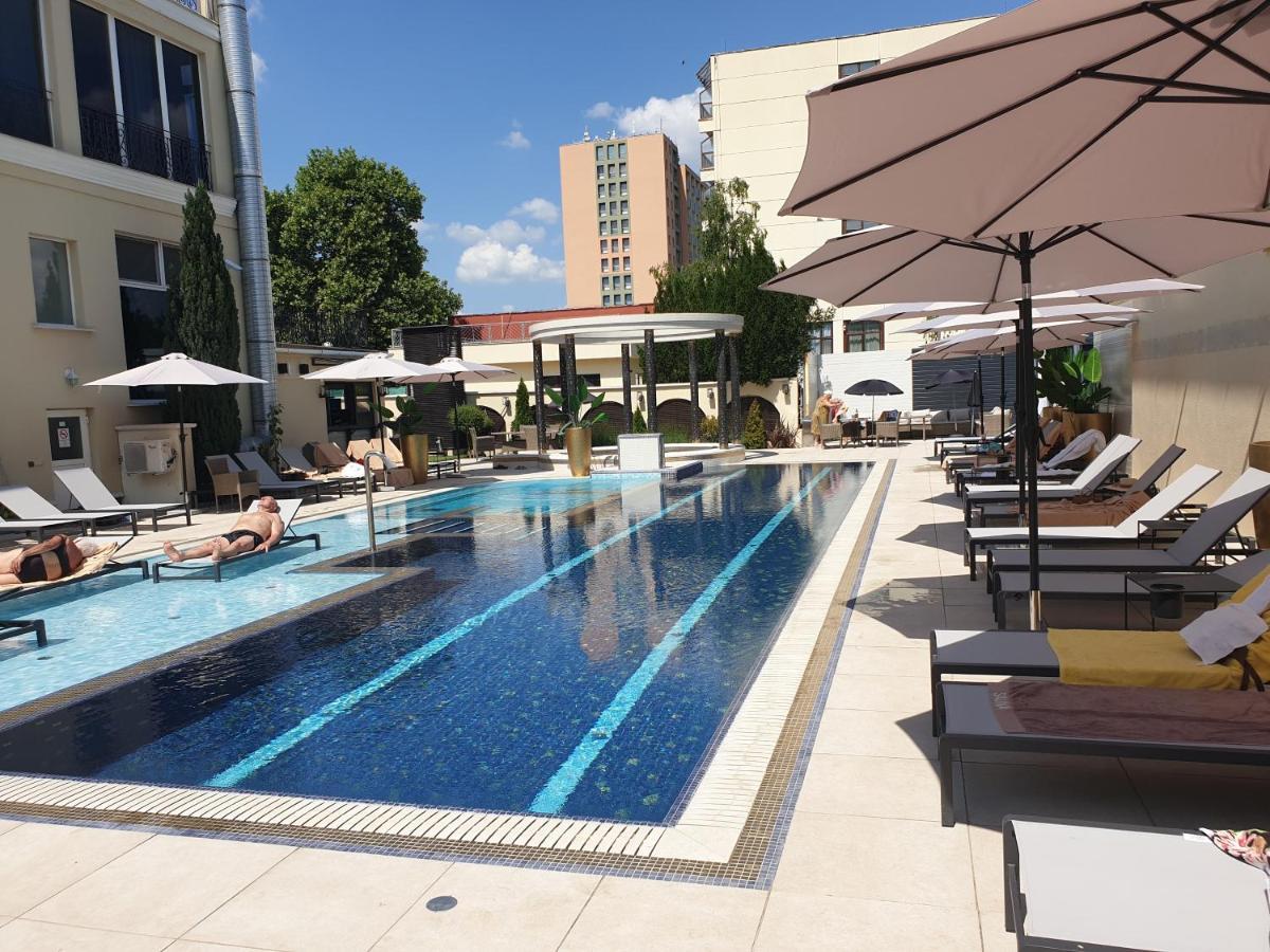 Hotel Aurum ไฮจ์ดุสโซบอสโล ภายนอก รูปภาพ