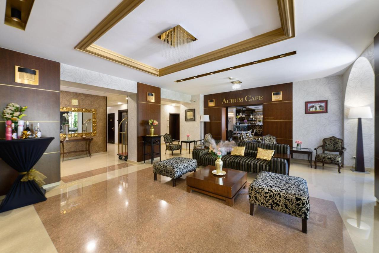 Hotel Aurum ไฮจ์ดุสโซบอสโล ภายนอก รูปภาพ