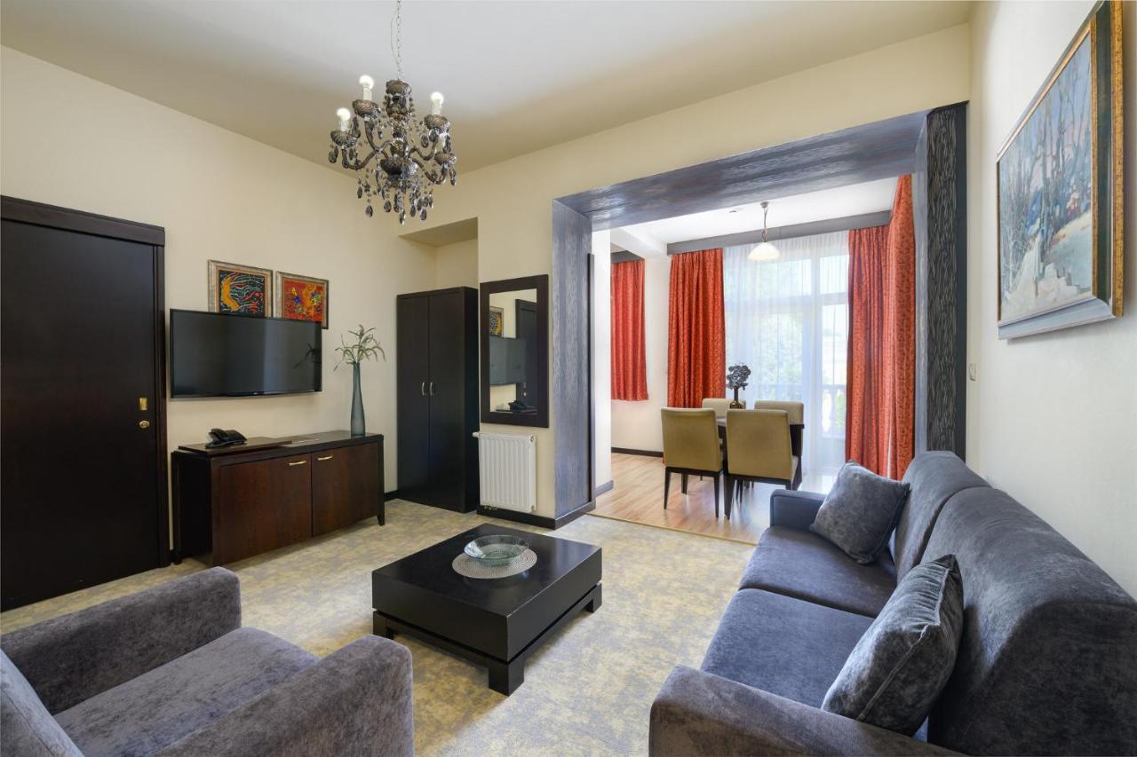 Hotel Aurum ไฮจ์ดุสโซบอสโล ภายนอก รูปภาพ