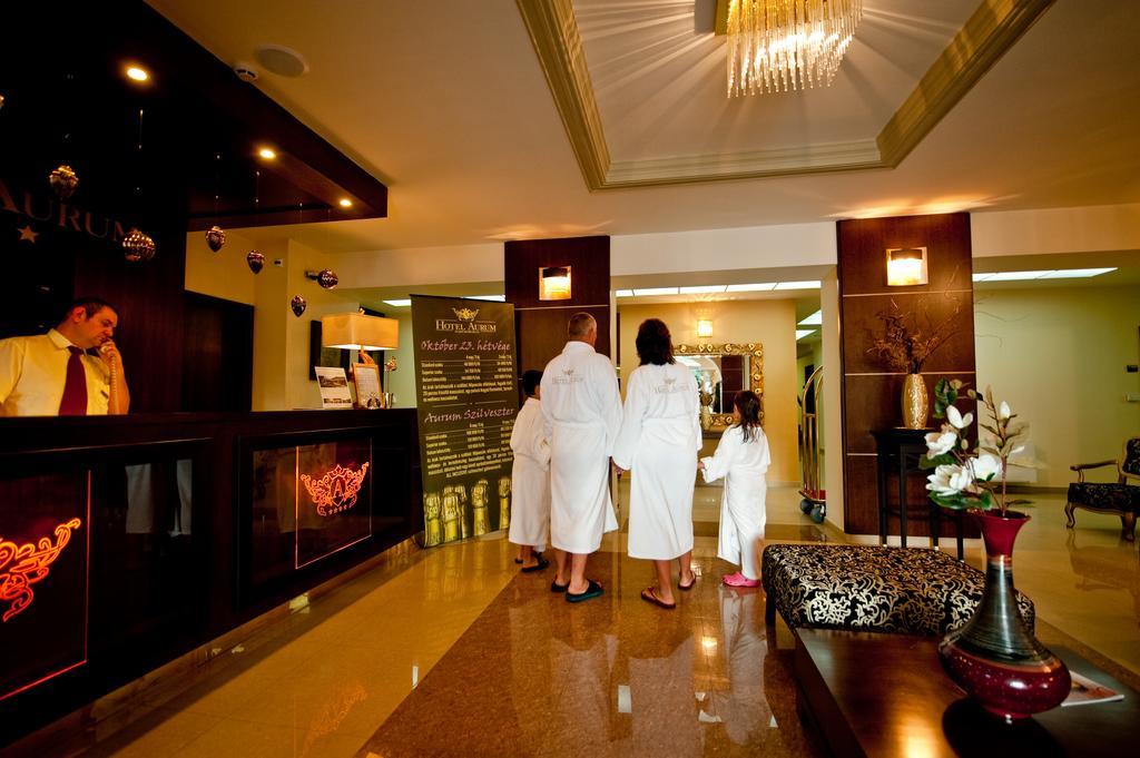 Hotel Aurum ไฮจ์ดุสโซบอสโล ภายนอก รูปภาพ