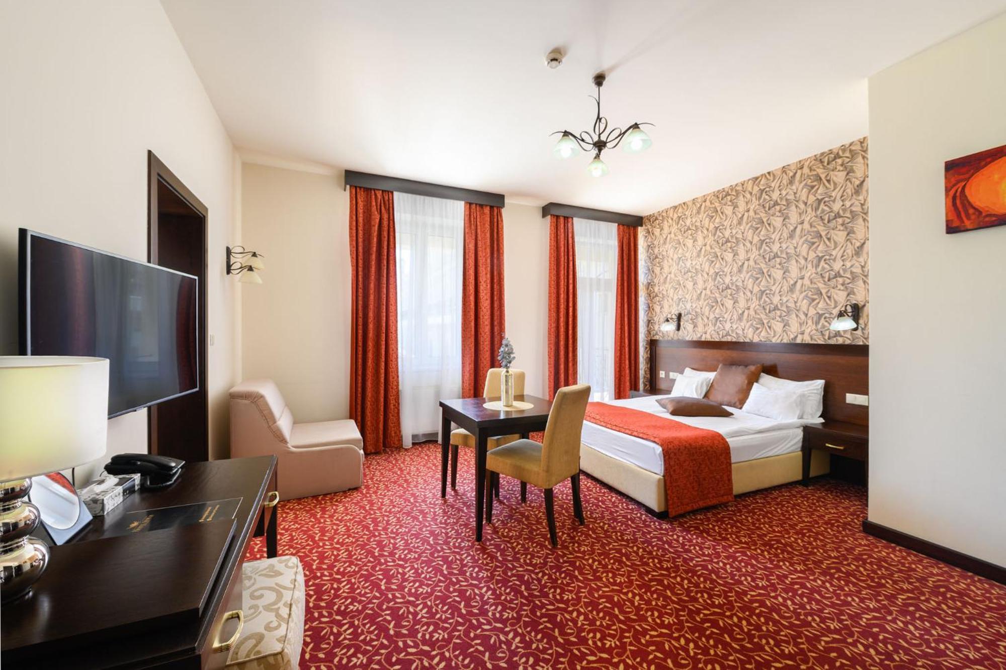 Hotel Aurum ไฮจ์ดุสโซบอสโล ภายนอก รูปภาพ