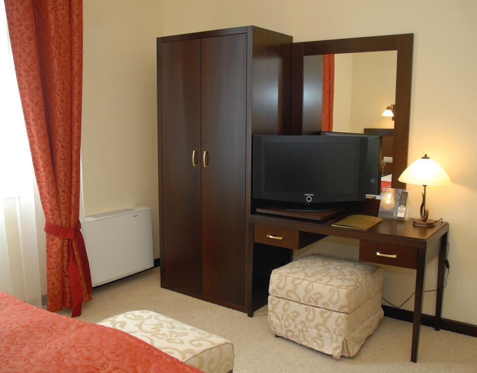 Hotel Aurum ไฮจ์ดุสโซบอสโล ภายนอก รูปภาพ