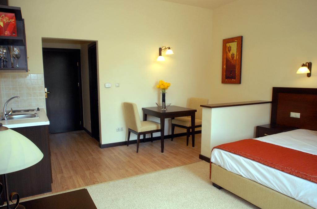 Hotel Aurum ไฮจ์ดุสโซบอสโล ภายนอก รูปภาพ