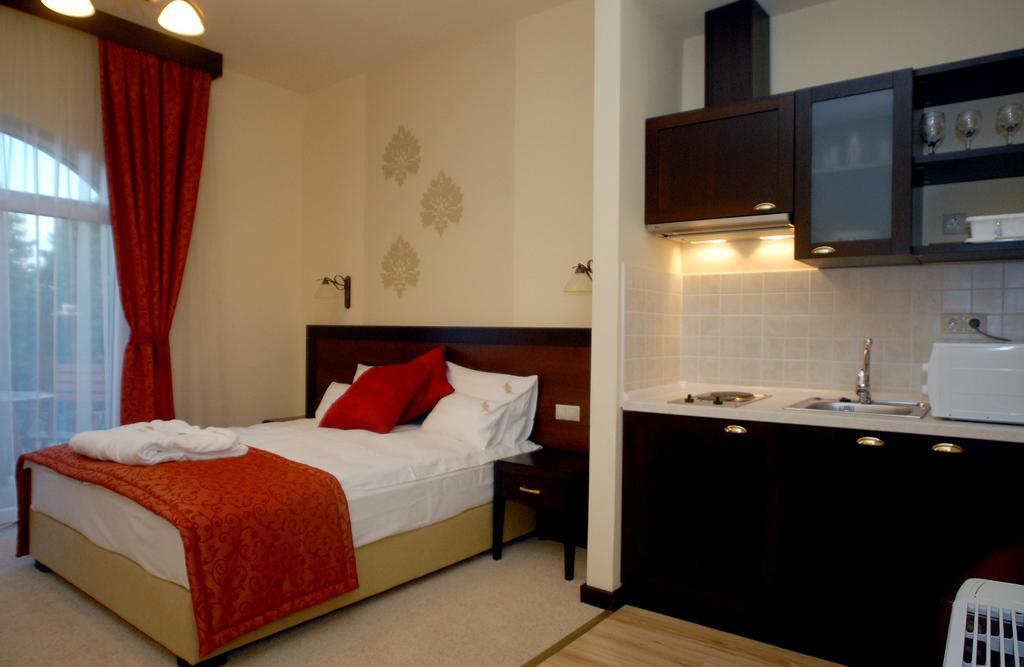Hotel Aurum ไฮจ์ดุสโซบอสโล ภายนอก รูปภาพ