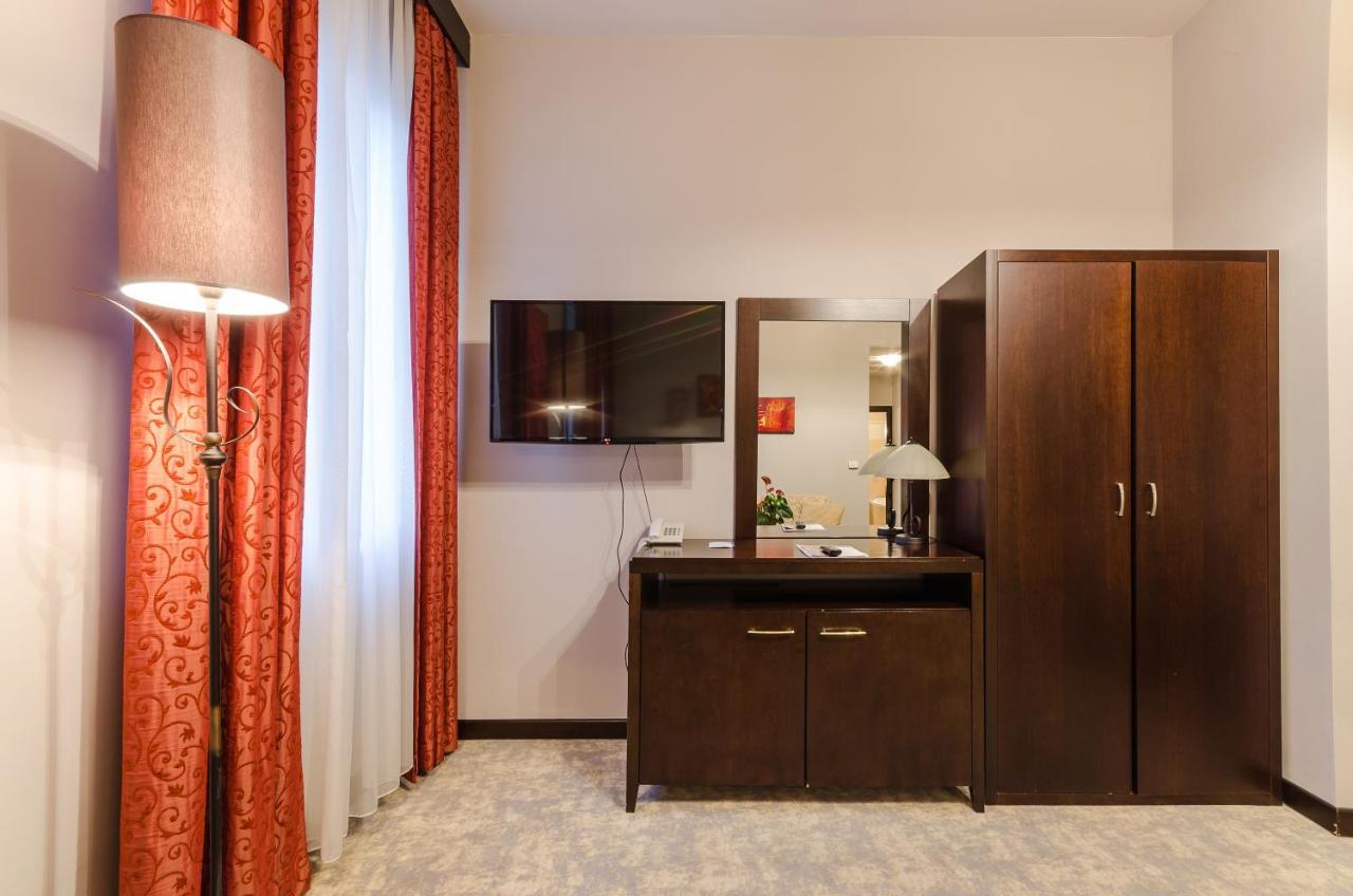 Hotel Aurum ไฮจ์ดุสโซบอสโล ภายนอก รูปภาพ