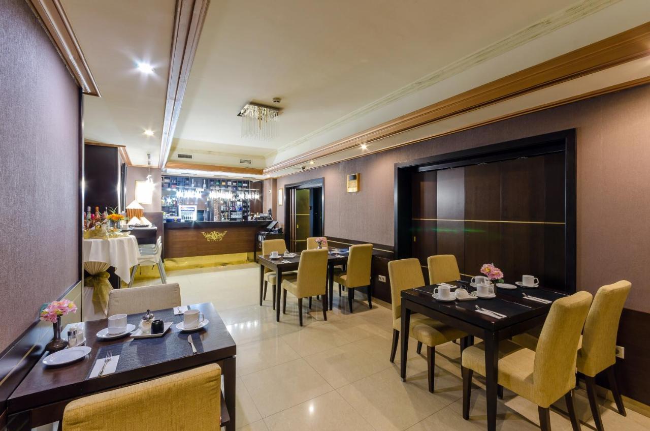 Hotel Aurum ไฮจ์ดุสโซบอสโล ภายนอก รูปภาพ