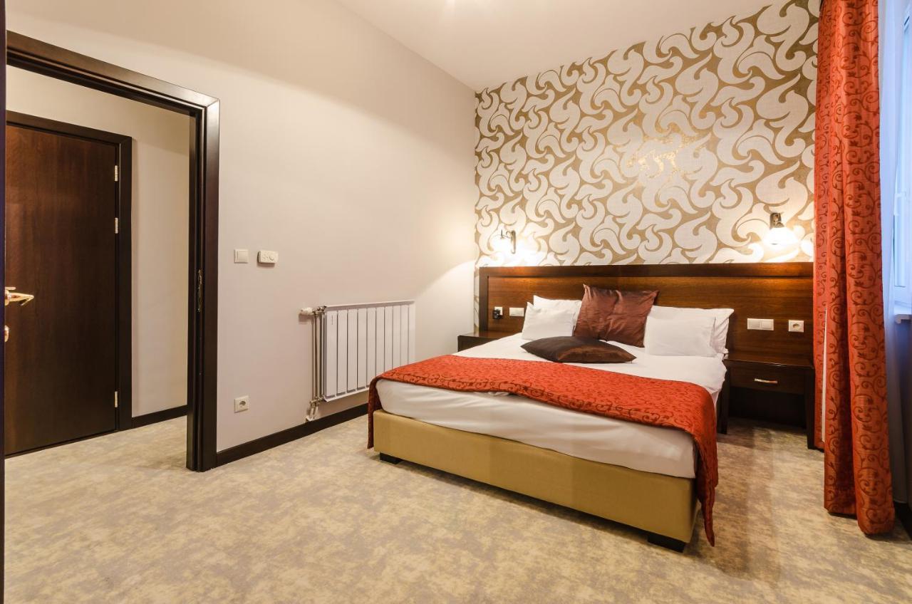 Hotel Aurum ไฮจ์ดุสโซบอสโล ภายนอก รูปภาพ