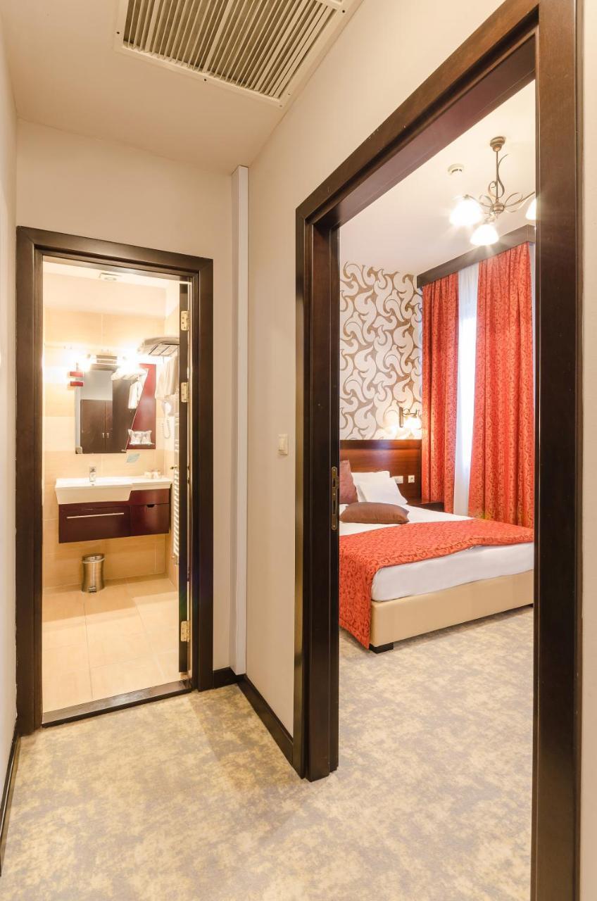 Hotel Aurum ไฮจ์ดุสโซบอสโล ภายนอก รูปภาพ