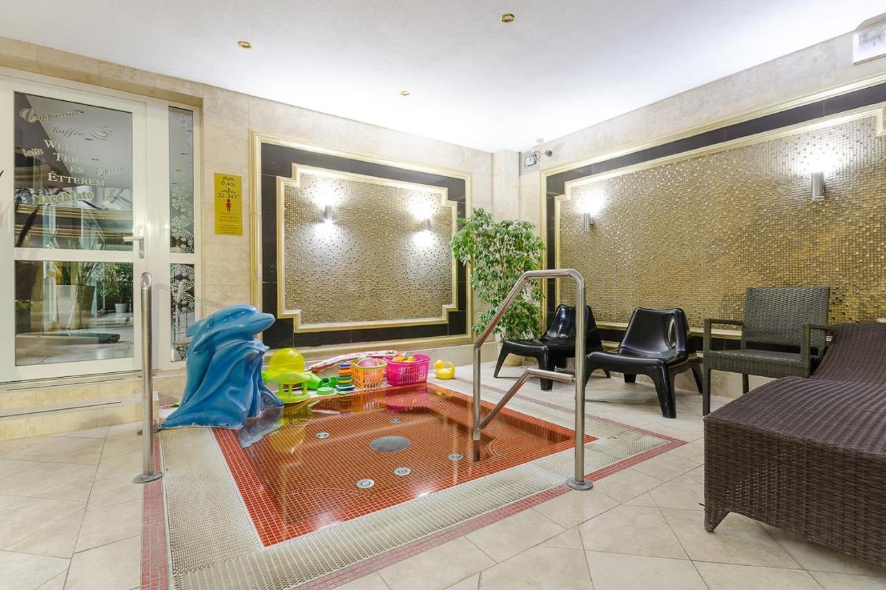 Hotel Aurum ไฮจ์ดุสโซบอสโล ภายนอก รูปภาพ