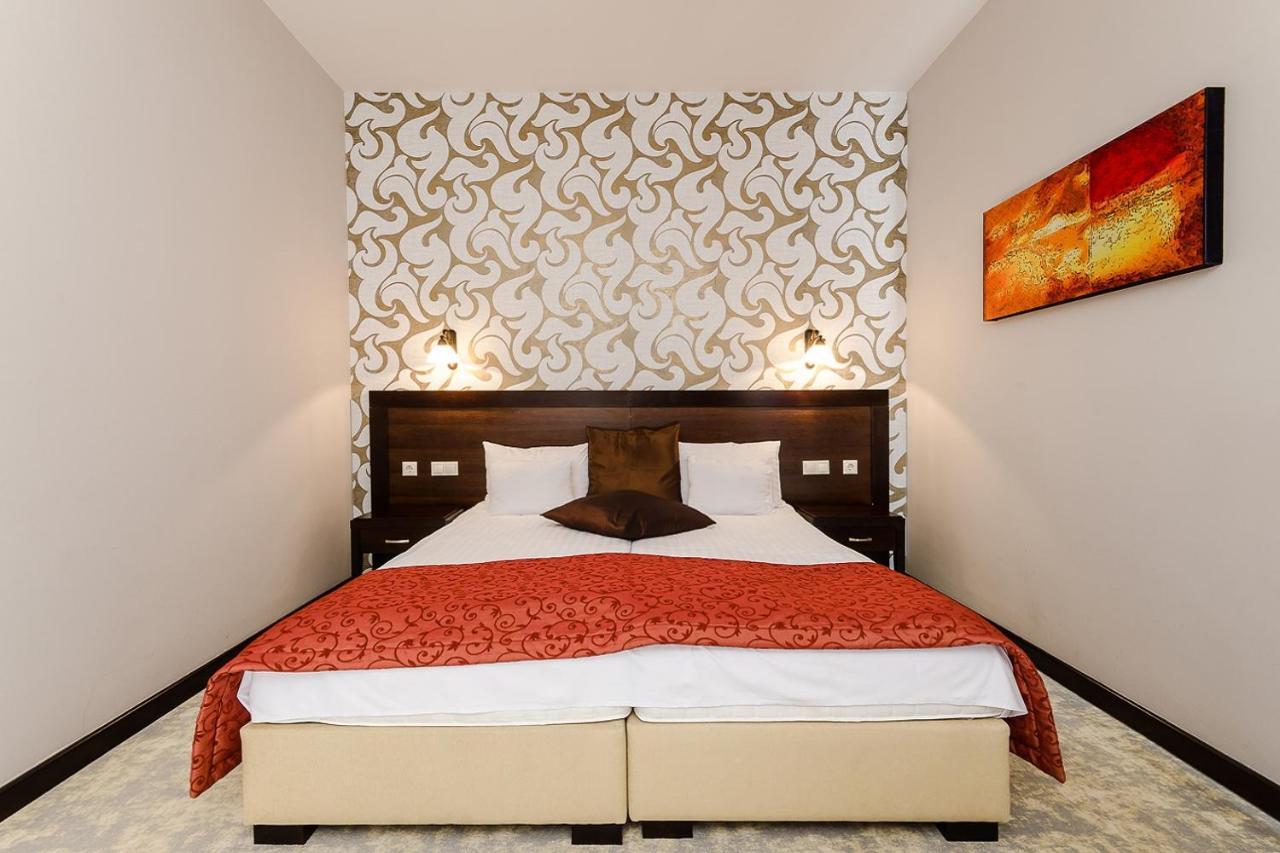 Hotel Aurum ไฮจ์ดุสโซบอสโล ภายนอก รูปภาพ
